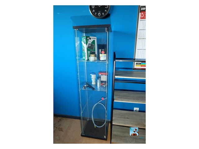 Vitrine met plank - afbeelding 2 van  8