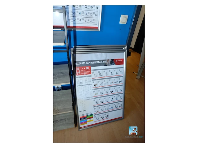 Vitrine met plank - afbeelding 7 van  8