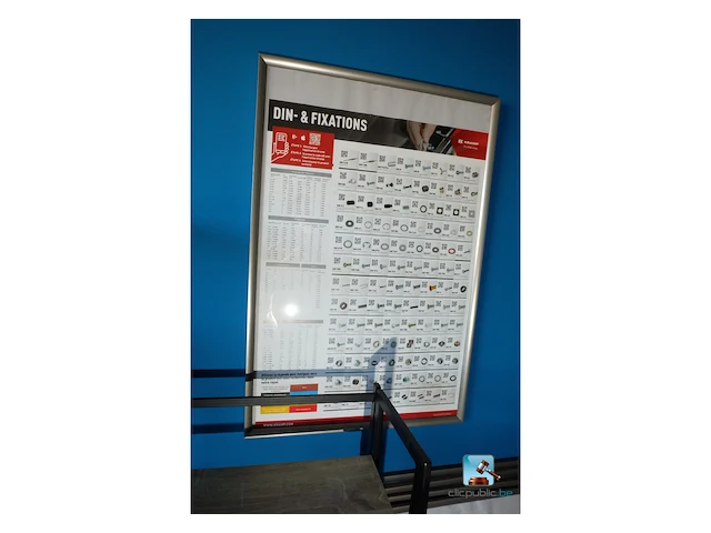 Vitrine met plank - afbeelding 8 van  8