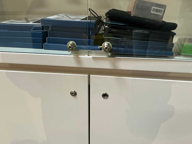 Vitrinekast (3x) - afbeelding 7 van  8