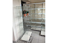 Vitrinekast in glas (2x) - afbeelding 2 van  2