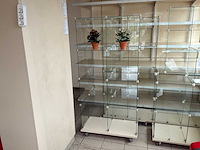 Vitrinekast in glas (2x) - afbeelding 1 van  2