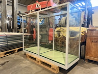 Vitrinekast met glazen legplanken - afbeelding 1 van  2