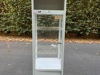 Vitrinekast op wielen - afbeelding 1 van  1
