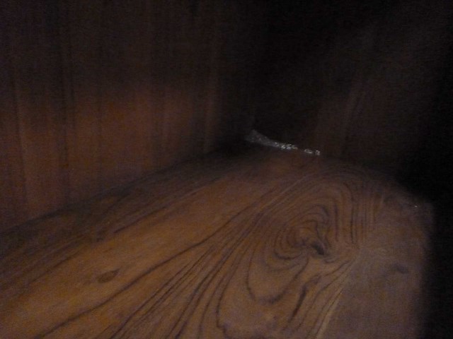 Vitrinekast van massief acaciahout - afbeelding 10 van  14