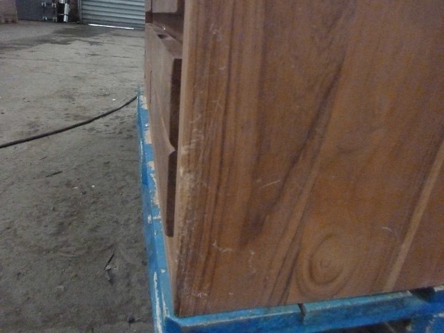 Vitrinekast van massief acaciahout - afbeelding 12 van  14