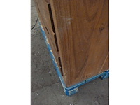 Vitrinekast van massief acaciahout - afbeelding 13 van  14