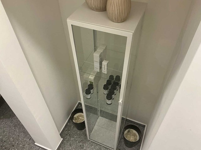 Vitrinekast - afbeelding 1 van  1