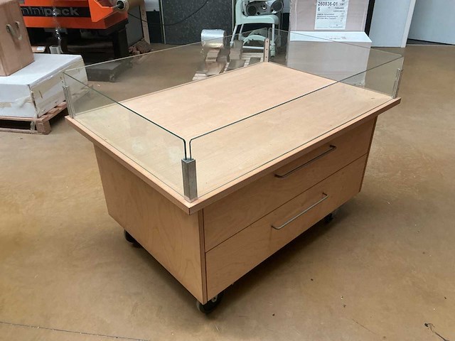 Vitrinekast - afbeelding 1 van  4