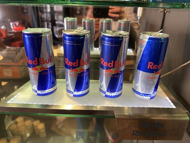 Vitrinekoeling getekend red bull - afbeelding 2 van  3