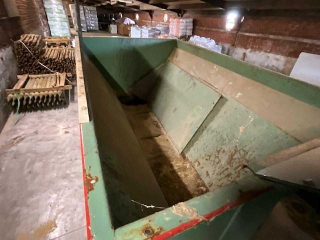 Vlamalin voorraadbunker trayvulmachine - afbeelding 5 van  10