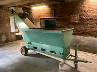 Vlamalin voorraadbunker trayvulmachine - afbeelding 1 van  10