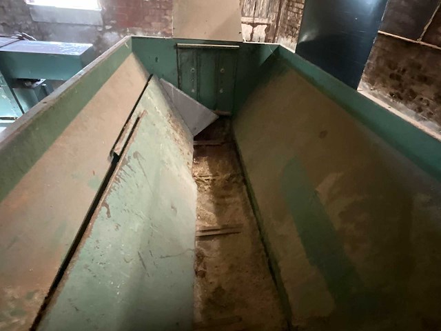 Vlamalin voorraadbunker trayvulmachine - afbeelding 8 van  10