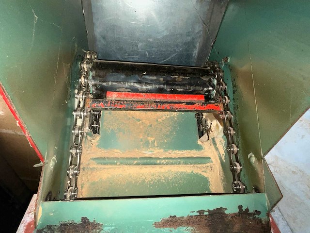 Vlamalin voorraadbunker trayvulmachine - afbeelding 10 van  10