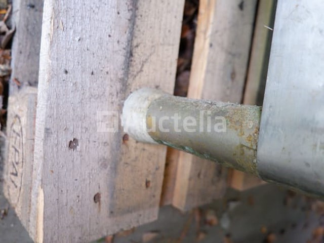 Vleesmolen merk en model onleesbaar - afbeelding 4 van  7