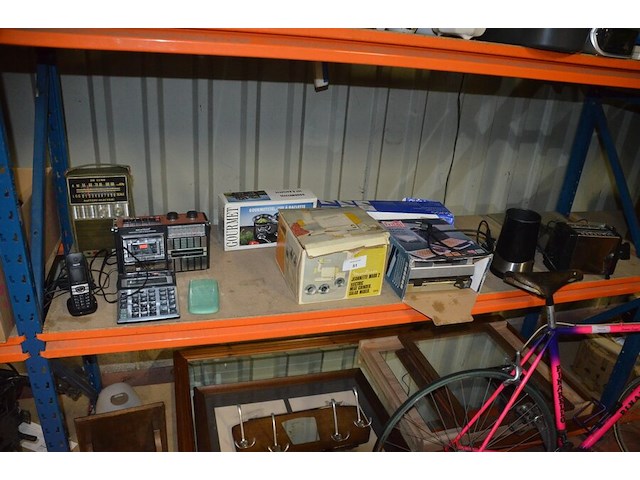 Vleesmolen moulinex, wafelijzer fritel, broodrooster best budget, kruimeldief quigg, gourmetset, 2 radio's, 2 rekenmachines - afbeelding 1 van  8