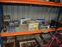 Vleesmolen moulinex, wafelijzer fritel, broodrooster best budget, kruimeldief quigg, gourmetset, 2 radio's, 2 rekenmachines - afbeelding 1 van  8