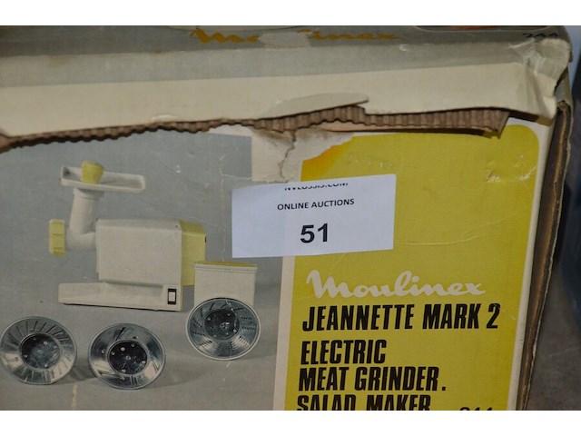 Vleesmolen moulinex, wafelijzer fritel, broodrooster best budget, kruimeldief quigg, gourmetset, 2 radio's, 2 rekenmachines - afbeelding 3 van  8