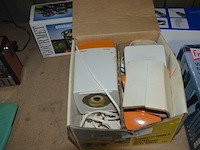 Vleesmolen moulinex, wafelijzer fritel, broodrooster best budget, kruimeldief quigg, gourmetset, 2 radio's, 2 rekenmachines - afbeelding 5 van  8