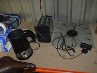 Vleesmolen moulinex, wafelijzer fritel, broodrooster best budget, kruimeldief quigg, gourmetset, 2 radio's, 2 rekenmachines - afbeelding 8 van  8