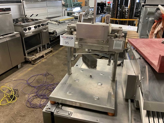 Vleesverwerking beenhouwerij - afbeelding 1 van  7