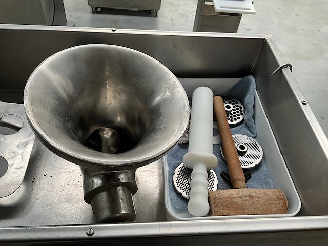 Vleeswolf - afbeelding 5 van  6