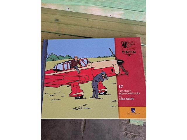 Vliegtuig kuifje met figuur+boek l'ile noire - afbeelding 4 van  5
