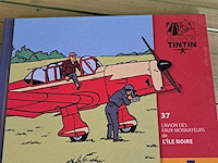 Vliegtuig kuifje met figuur+boek l'ile noire - afbeelding 4 van  5