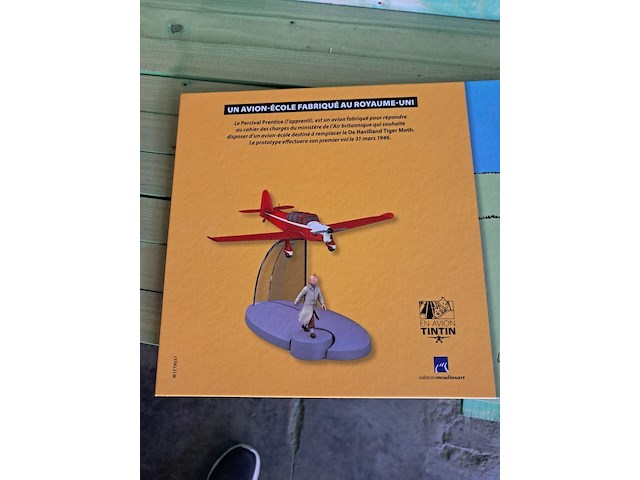 Vliegtuig kuifje met figuur+boek l'ile noire - afbeelding 5 van  5