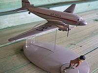 Vliegtuig kuifje met figuur+boek tintin au tibet - afbeelding 2 van  5