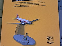 Vliegtuig kuifje met figuur+boek tintin au tibet - afbeelding 5 van  5