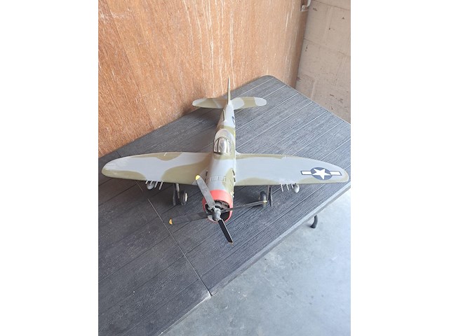 Vliegtuig republic p-47 thunderbolt wo2 us army air toegegeven aan de 56 ste jachtgroep l 750mm b 470mm h 160mm - afbeelding 1 van  8