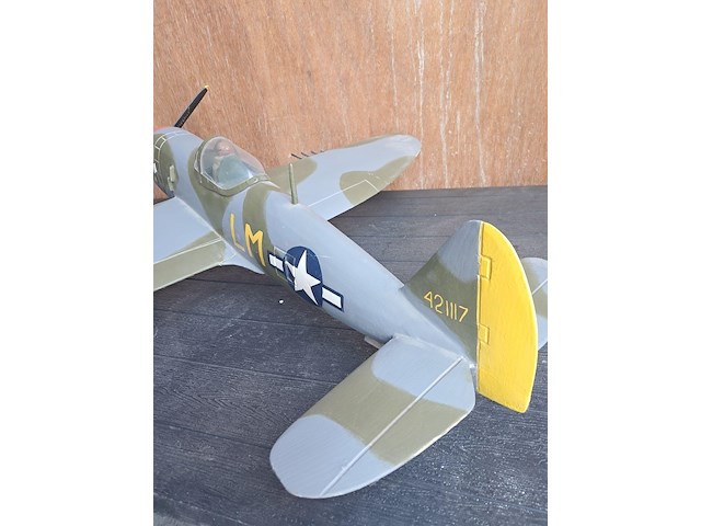 Vliegtuig republic p-47 thunderbolt wo2 us army air toegegeven aan de 56 ste jachtgroep l 750mm b 470mm h 160mm - afbeelding 6 van  8