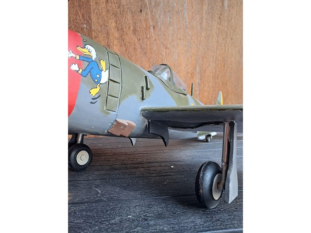 Vliegtuig republic p-47 thunderbolt wo2 us army air toegegeven aan de 56 ste jachtgroep l 750mm b 470mm h 160mm - afbeelding 7 van  8