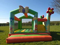 Vlinderkasteel 5m x 4m inclusief blower springkasteel