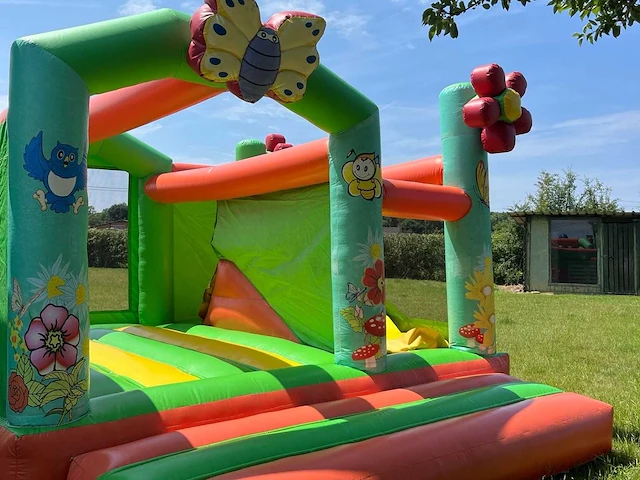 Vlinderkasteel 5m x 4m inclusief blower springkasteel - afbeelding 2 van  4