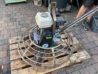 Vlindermachine / betonvlinder met benzinemotor - afbeelding 2 van  6