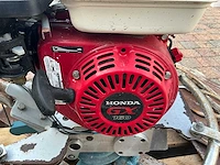Vlindermachine / betonvlinder met benzinemotor - afbeelding 4 van  6