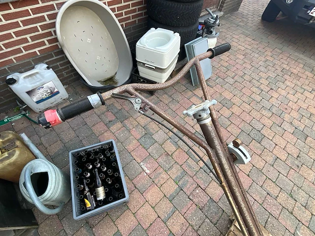 Vlindermachine / betonvlinder met benzinemotor - afbeelding 6 van  6