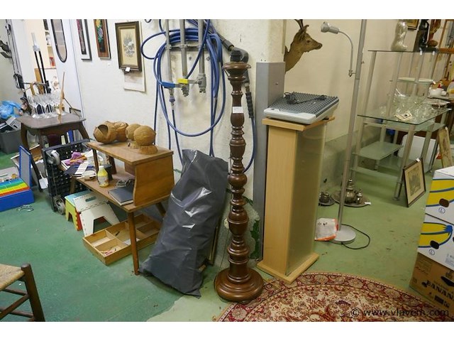 Vloerkandelaar in hout - afbeelding 1 van  1