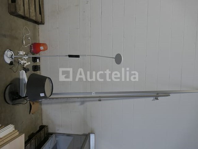 Vloerlampen, buitenverlichting, kasthaken, hangers, aluminium rails voor gordijnen,... - afbeelding 1 van  7