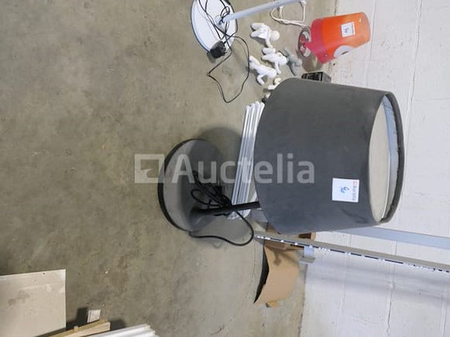 Vloerlampen, buitenverlichting, kasthaken, hangers, aluminium rails voor gordijnen,... - afbeelding 2 van  7