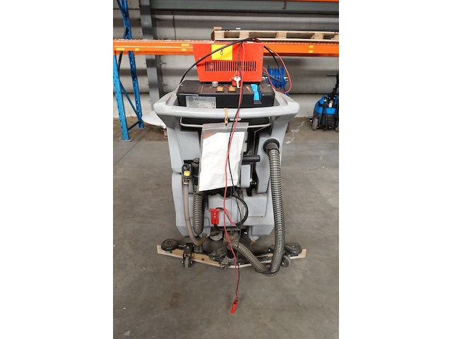 Vloerschrobmachine ipc gansow - afbeelding 6 van  11
