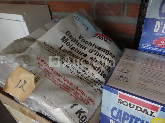 Vochtigheidssensor, hydro-alcoholische gel, noise-cancelling koptelefoons, kabelhaak, ... - afbeelding 1 van  9