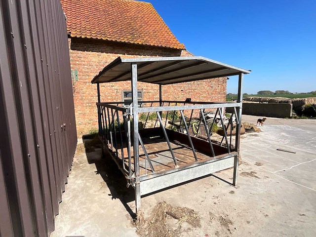 Voedertrog, 22 koeien gegalvaniseerd ijzer voerschuif - afbeelding 1 van  7