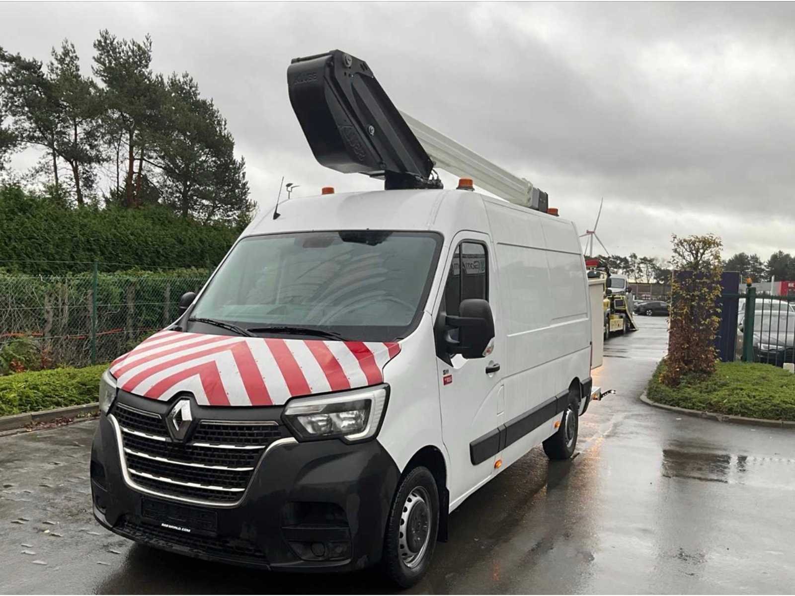 Voertuigen, aannemersmaterialen en zonnebrillen wegens faillissementen