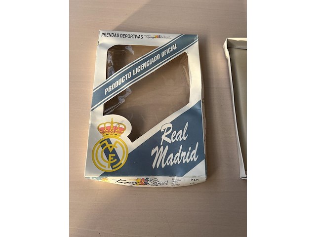 Voetbalbroekje en sokken real madrid - afbeelding 2 van  4