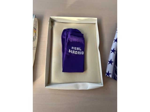 Voetbalbroekje en sokken real madrid - afbeelding 3 van  4