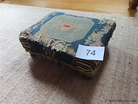 Voetbankje te restaureren - afbeelding 1 van  3