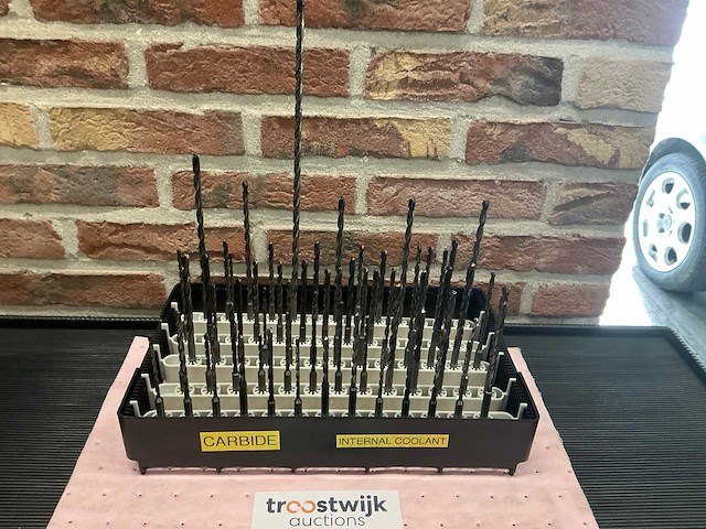 Volhardmetalen boor met inwendige koelingsgaten (65x) - afbeelding 1 van  5